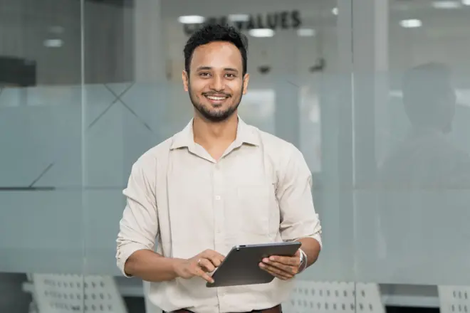 රාජ්ය සේවයේ පුරප්පාඩු 8547 ක් සඳහා අලුතින් බඳවා ගැනීම් කිරීමට කැබිනට් අනුමැතිය ලැබී තිබේ. රාජ්ය සේවයේ බඳවා ගැනීම් ක්රියාවලිය සමාලෝචනය කිරීම සහ කාර්යමණ්ඩල කළමනාකරණය කිරීම පිණිස පත්කරන ලද කමිටුවේ නිර්දේශ මත එම අදාළ බඳවා ගැනීම් සඳහා අමාත්ය මණ්ඩල අනුමැතිය හිමිව ඇතැයි අමාත්ය විජිත හේරත් ප්රකාශ කළේය.