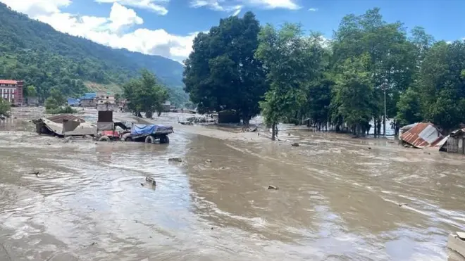 नेपाल में आई बाढ़ में कुल 291 विदेशी पर्यटक लापता हैं