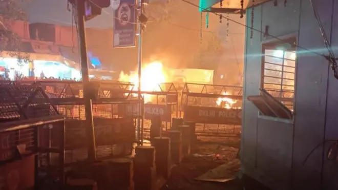 దిల్లీ పేలుడు, రెడ్ ఫోర్ట్, కారు బాంబు