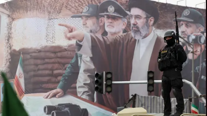 билборд са ликом моџтабе хамнеија