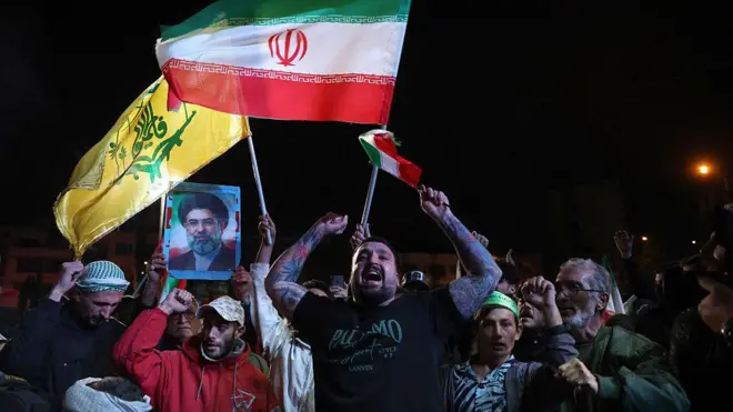 इराण-अमेरिका शस्त्रसंधीनंतर तेहरानमध्ये इराणी नागरिक