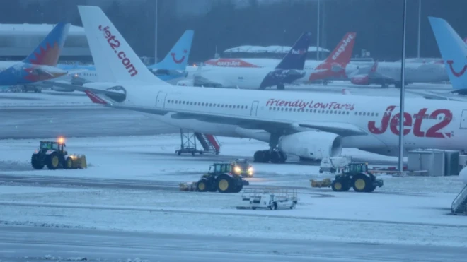 Manchester Airport reopen both runways afta temporary closure