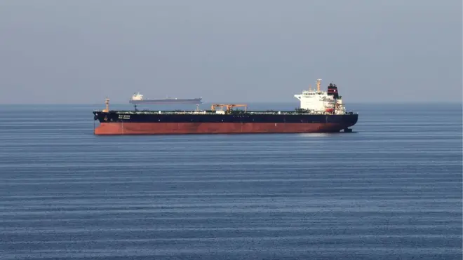 (أرشيف) ناقلة نفط تعبر مضيق هرمز