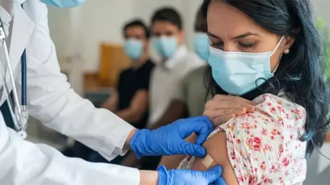 టీకాల వేగం పెరిగినా, పూర్తి డోసులు తీసుకోవాల్సిన జనాభా ఇంకా ఎక్కువగానే ఉంది.