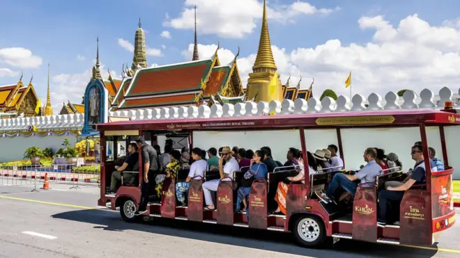 ในไตรมาสที่ 3 นี้มีนักท่องเที่ยวต่างประเทศเดินทางเข้ามาทั้งสิ้น 9.7 ล้านคน ขยายตัว 7.2% ขณะที่ในไตรมาส 2 ที่ผ่านมาขยายตัว 1.4%