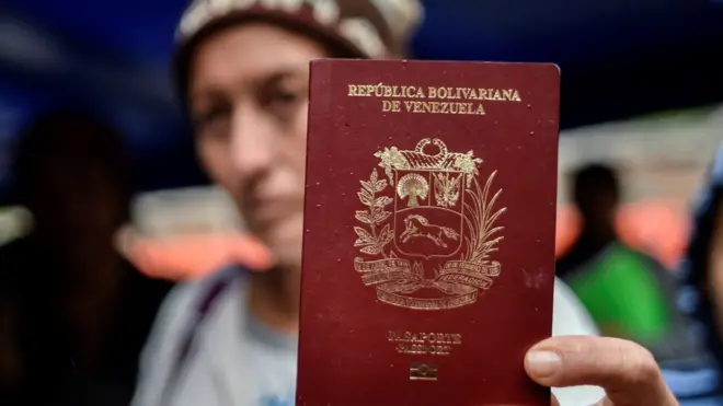 Miles de venezolanos carecen de pasaporte o tienen dificultad para renovarlo.