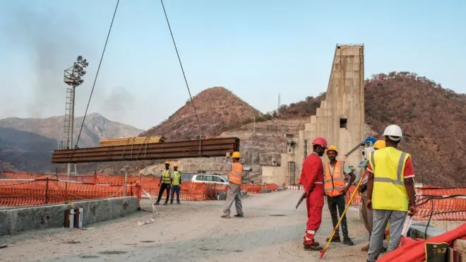 ህንጸት ግድባ ኣባይ