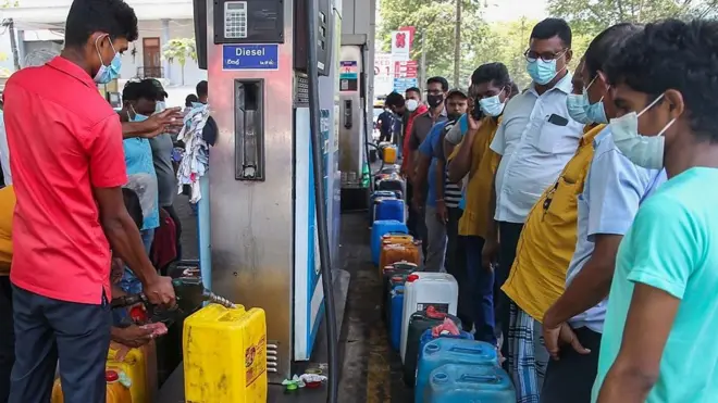 Red za benzin u Šri Lanki