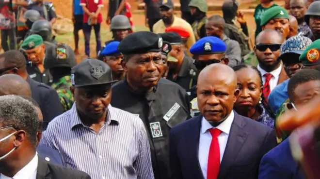 Govanọ Peter Mba na ndị so ya arụ ọrụ