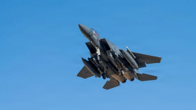 अमेरिकी वायुसेना का एक एफ़-15 ई स्ट्राइक ईगल लड़ाकू विमान