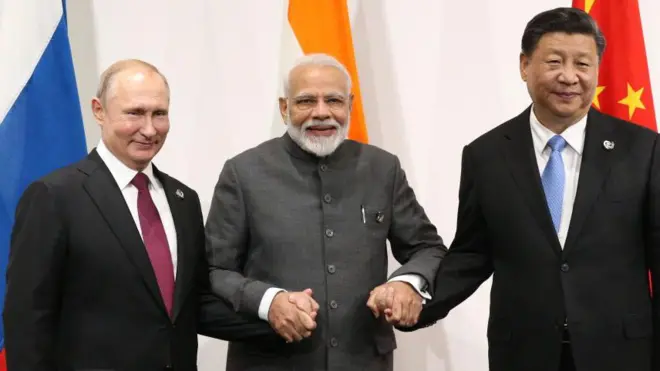 जून 2019 में ओसाका में हुए जी 20 सम्मेलन के दौरान पीएम मोदी, पुतिन और जिनपिंग के साथ