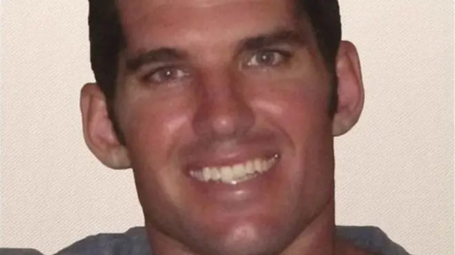 ۳۶ کلن اوینز واده کړی او درې ماشومان لري. نوموړی د ځانګړو عملیاتو د مشترکې قوماندې اړوندو سمندري ځواکونو غړی و.