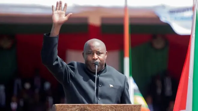 Perezida Evariste Ndayishimiye arahirira