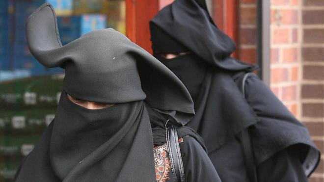 Burkalı kadınlar