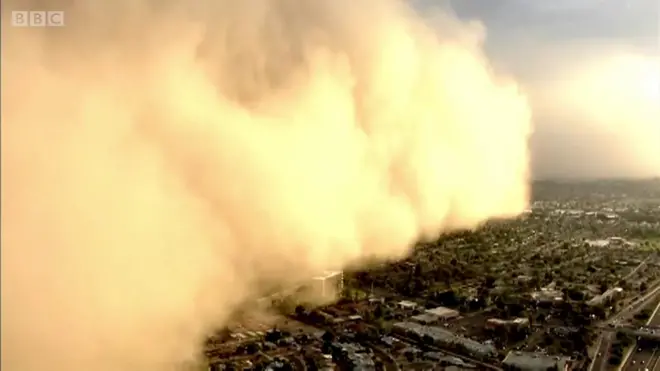 بالفيديو: العاصفة الرملية التي ضربت ولاية أريزونا الأمريكية