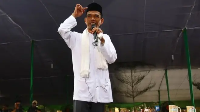 Ustadz Abdul Somad (UAS) memberikan tausiyah di suatu acara Tabligh Akbar di Serpong, Tangerang Selatan.