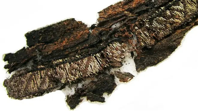 Los fragmentos de tela estudiados en los que se ve el bordado con hilo de seda fueron descubiertos en las localidades suecas de Birka y Gamla Uppsala.