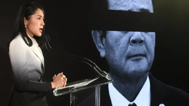 พรรณิการ์ วานิช อดีตโฆษกพรรคอนาคตใหม่เปิด "อภิปรายไม่ไว้วางใจนอกสภา" หลังจากเธอถูกตัดสิทธิทางการเมือง 10 ปี