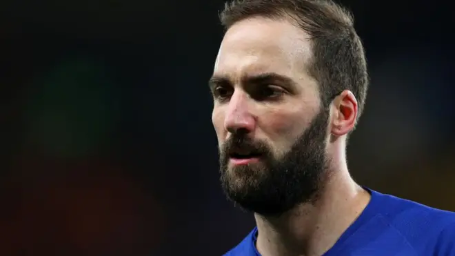Gonzalo Higuaín debutó en la victoria del Chelsea sobre el Sheffield Wednesday por la cuarta ronda de la Copa FA.