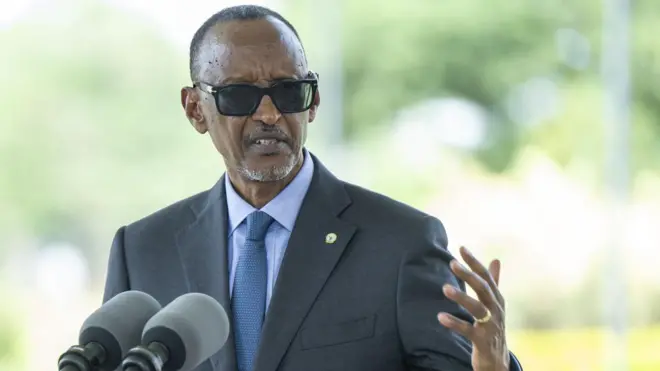 Perezida Kagame yabwiye abanyamakuru i Cotonou ko DR Congo irimo kunaniza umuhate w'amahoro