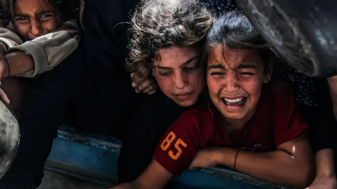 इस्रायलने गाझाला जाणारी मानवतावादी मदत पूर्णपणे बंद केली असून हल्ले सुरूच ठेवले आहेत. त्यामुळे तिथे अन्नसंकट आणखी भीषण होत चाललंय. (फोटो - 12 मे 2025)