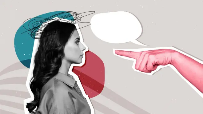 කාන්තාවක වෙත ඇඟිල්ලක් දිගු කර තිබෙන නිර්මාණාත්මක ඡායාරූපයක් 