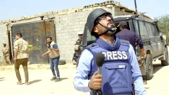 فريق بي بي سي ينجو من قصف جوي لقوات حفتر جنوبي طرابلس