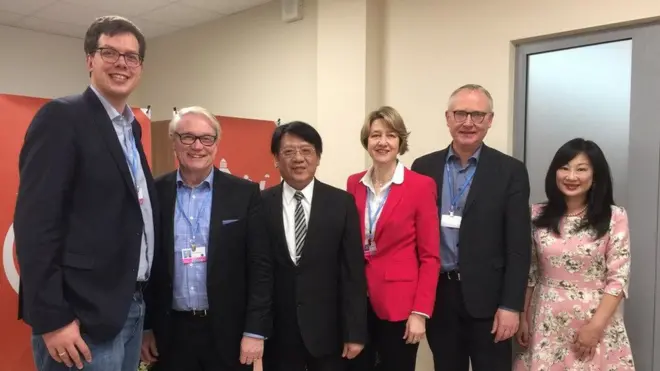 台灣環保署代理署長蔡鴻德（左三）與參加聯合國氣候變化會議的各國代表舉行周邊會談