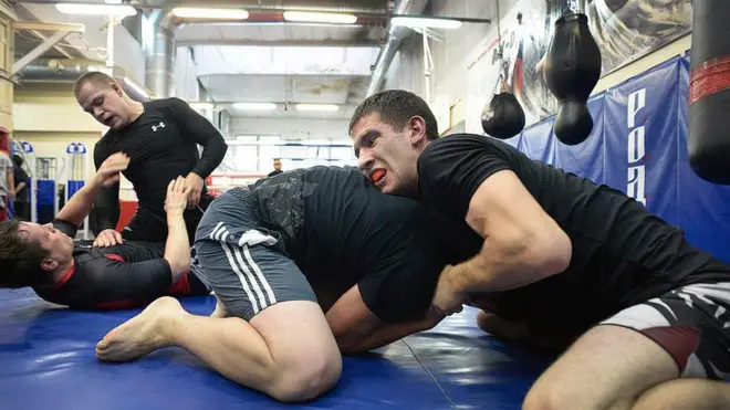 Имя Федора Емельяненко спортивные обозреватели связывают с популяризацией боев без правил в России