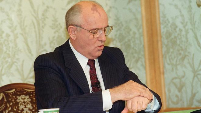 Mikhail Gorbachev consultando seu relógio antes do discurso televisionadojogar lotomanía onlineque anuncioujogar lotomanía onlinerenúnciajogar lotomanía online25jogar lotomanía onlinedezembrojogar lotomanía online1991