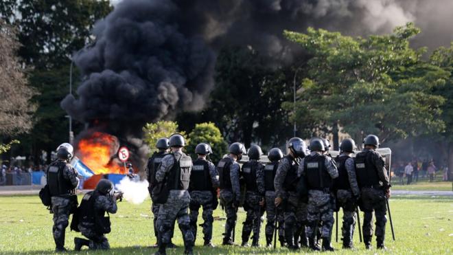Riot police officers clash with demonstrators during a protest against President Michel Temer and the latest corruption scandal to hit the country, in Brasilia, Brazil, May 24, 2017.