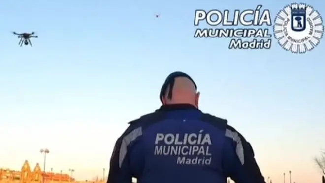西班牙警方出动无人机执行限制令