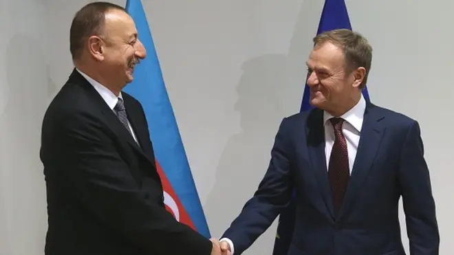 Aİ ilə Azərbaycan arasında yeni saziş üzrə danışıqlar 2017-ci ildə başlayıb. (Fotoda - Azərbaycan Prezidenti İlham Əliyev və Avropa İttifaqı Şurasının keçmiş prezidenti Donald Tusk)