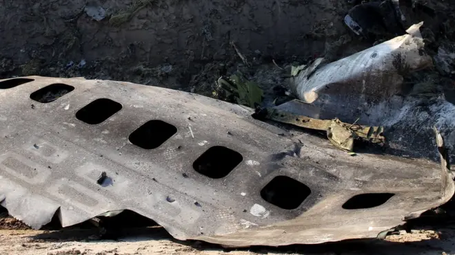 حطام الطائرة الأوكرانية