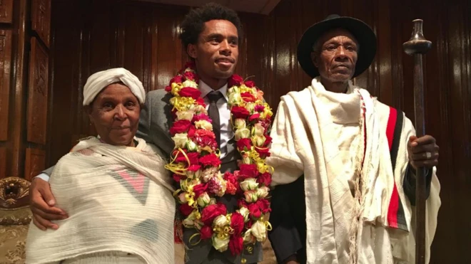 Harmee isaa aadde Birrituu Fullaasaa fi Abbaa isaa Obboo Leellisaa Gammachuu waliin