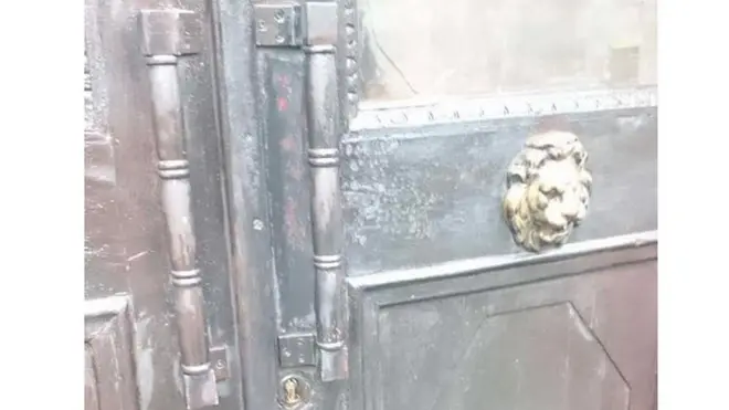 Підпалені двері