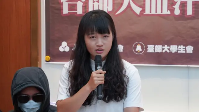 受害學生簡奇陞出席記者會