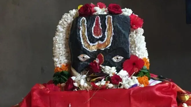 रावणाने सीतेचं हरण करून तिला लंकेला नेलं आणि अशोक वाटिकेत नजरकैदेत ठेवलं