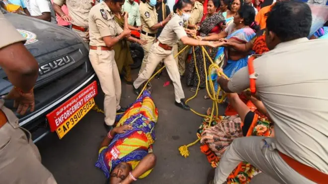 పారిశుధ్య కార్మికులు 