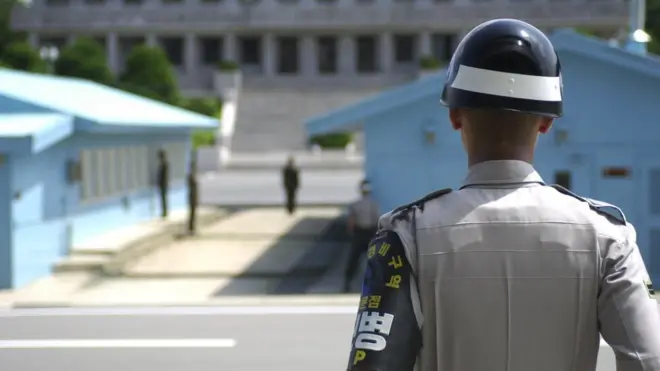 Loltuun Kooriyaa Kibbaa daangaa DMZ irraan gara Kooriyaa Kaabaa ilaalu