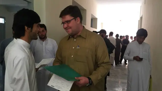 چند کمروں پر مشتمل اس یونیورسٹی میں ابتدائی طور پر چار شعبہ جات قائم کیے گئے ہیں جن میں بی بی اے، سوشیالوجی، پولٹیکل سائنس اور ریاضی شامل ہیں۔ ان تمام شعبوں میں چار سالہ بی ایس پروگرام کا آغاز کیا گیا ہے