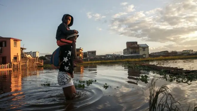 열대폭풍 '아나'로 인해 마다가스카르, 말라위, 모잠비크 전역에서는 수만 명의 이재민을 발생했다