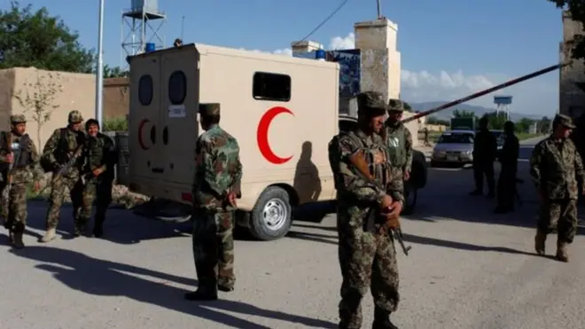 Мазари-Шарифке жакын жердеги аскер базасы