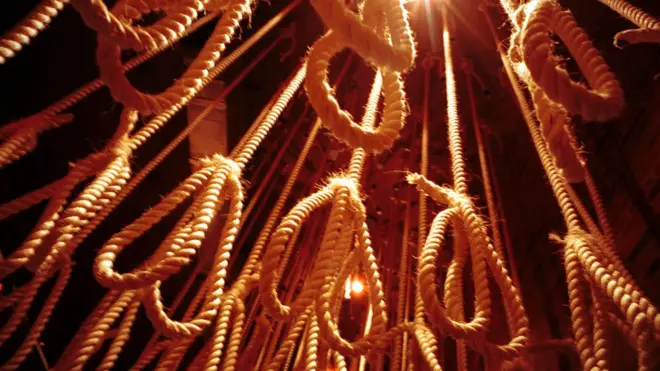 تقرير منظمة العفو الدولية يتهم بشار الأسد بانتهاج سياسة "الإبادة" في السجون من خلال إعدام جماعي للسجناء