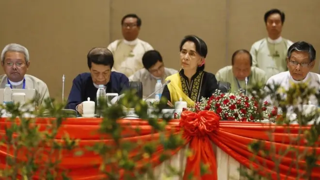 ပင်လုံ ညီလာခံ ဒုတိယအကျော့ ပြန်စတော့မယ်။