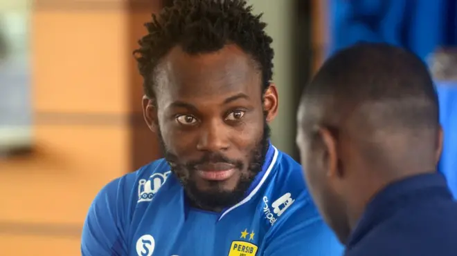 Bergabungnya Michael Essien dengan Persib disambut gembira penggemar sepak bola di Indonesia.