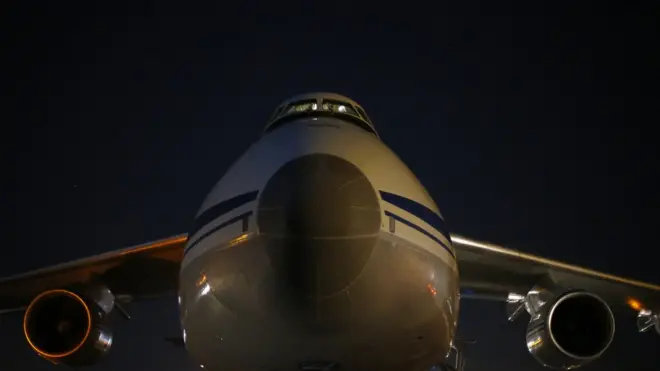 افغانستان له دې مخکې د هوا له لارې یوازې له پنځو نړیوالو ښارونو ډیلي، جدې، ممبۍ، الماتا او استانبول سره هوايي دهلیزونه درلودل.