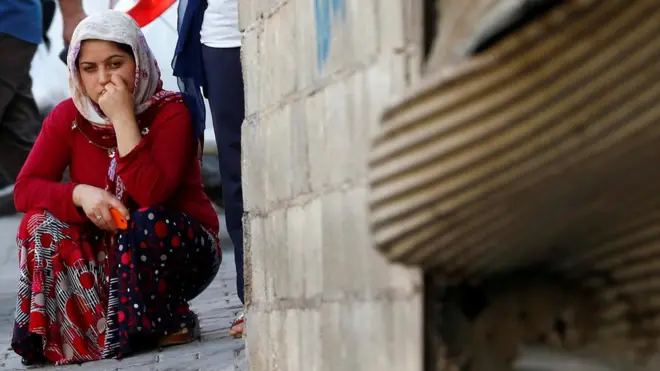 Saldırının gerçekleştiği bölgede bir kadın