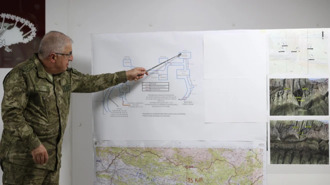 Genelkurmay Başkanı Yaşar Güler, rehinelerin ölü bulunduğu mağaraların krokilerini basınla paylaştı