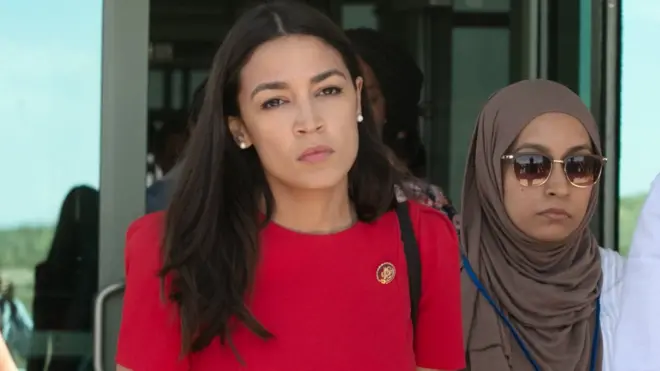 Ocasio-Cortez denunció las malas condiciones en las que se encuentran muchos de los migrantes detenidos.